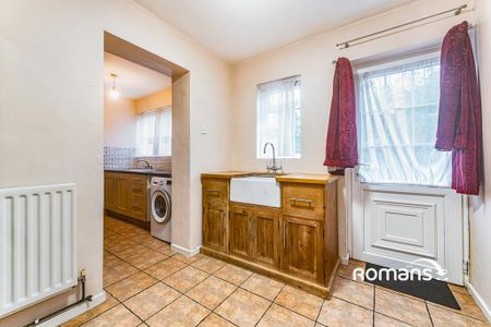3 bedroom semi-detached house to rent - Photo 4