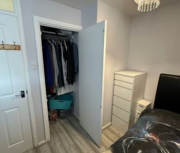 2 Bed Flat, The Heights, SE7 - Photo 2