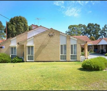 Charming Renovated Villa in Quiet Complex - Photo 3