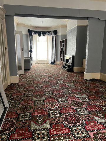 4 bedroom semi-detached house to rent - Photo 2