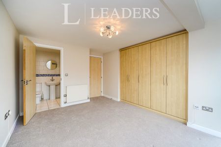 2 bedroom apartment to rent Park View Road, Hove, East Sussex, BN3 - Photo 2