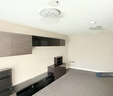 4 bedroom semi-detached house to rent - Photo 2
