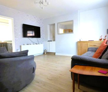 Busk Crescent, Farnborough, GU14 - Photo 2