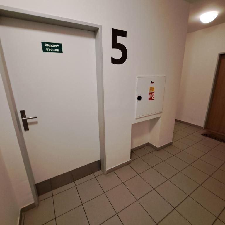 Pronájem bytu 1+kk 30 m2 - Photo 1