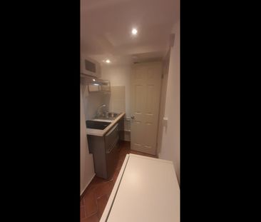 Studio Flat, Addison Road, W14 - Photo 1