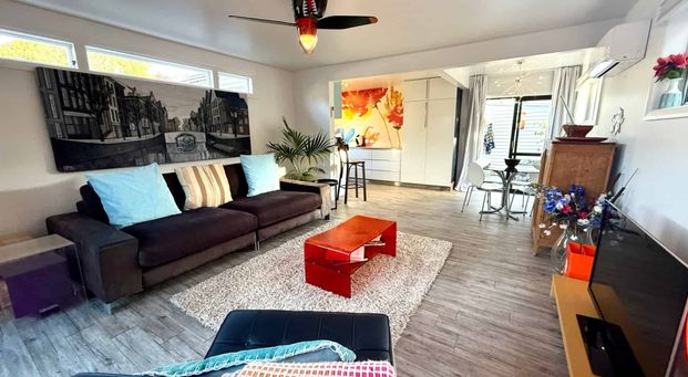 FUNKY FULLY FURNISHED BUNGALOW IN PRIME LOCATION! - Photo 1