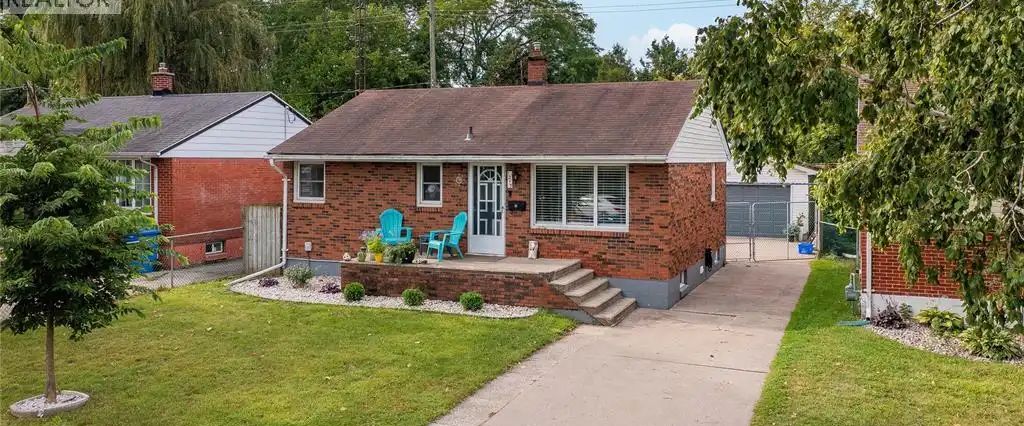 1215 CHAPPELL — 4 Bedroom - Photo 1