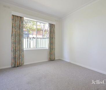 Low maintenance two bedroom unit in super central location! - Photo 3