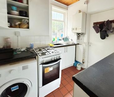 3 bedroom terraced house to rent - Photo 4