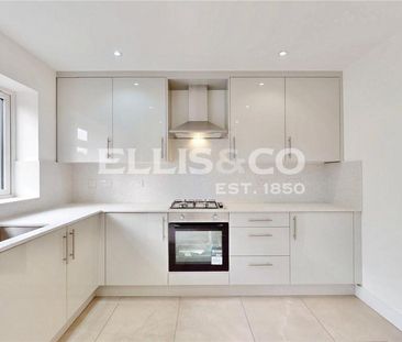 4 bedroom end of terrace house to rent - Photo 1