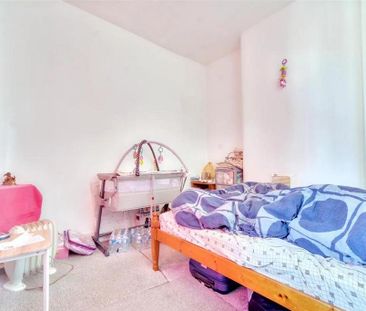 2 bedroom end of terrace house to rent - Photo 3