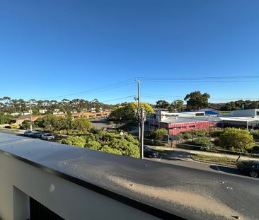 'Stylish Townhouse Living in Pascoe Vale' - For Lease - Photo 3