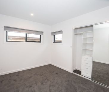 Spacious 4-Bedroom Home with Modern Amenities in Reservoir - Photo 4