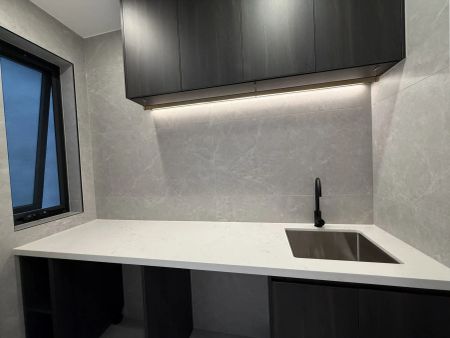 Modern 5 Bedroom Duplex - Photo 2