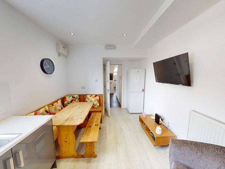 Folly Lane Room 4 - Photo 2