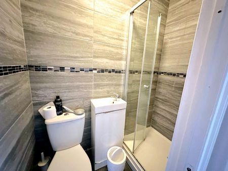 1 bedroom in a house share to rent - Photo 5