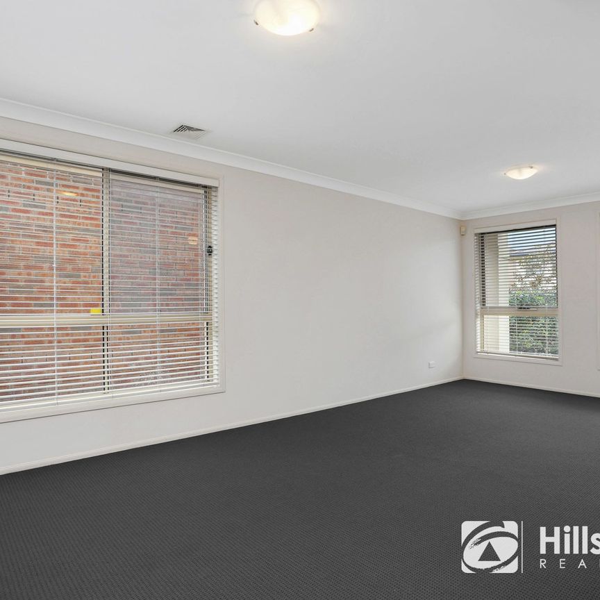 Large 4-Bedroom Family Home with Pool - Photo 1