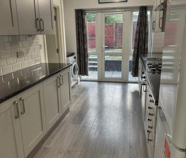 3 Bed Flat, Caithness Road, CR4 - Photo 6