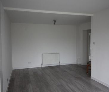 4 bedroom semi-detached house to rent - Photo 4