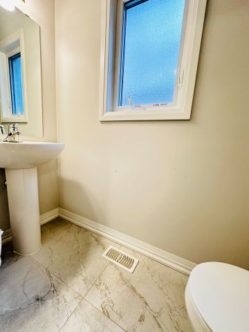 For Lease - 72 Bur Oak Drive, Thorold, Ontario - Photo 4