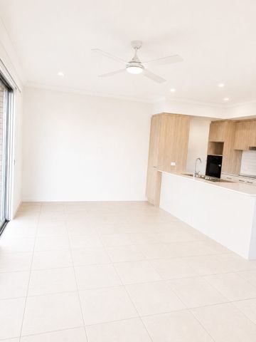 ***BRAND NEW*** 1 WEEK FREE RENT PLUS ONE MONTH FREE INTERNET WITH RUSH BROADBAND*-3 BEDROOM TOWNHOUSE AVAILABLE NOW - Photo 3