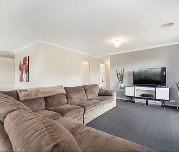 25 Deakin Drive, Delacombe - Photo 4