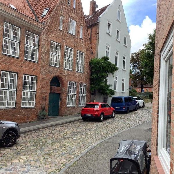 So macht wohnen Spaß: Niedliche 3-Zimmer-Wohnung mit Balkon inmitten der Lübecker Altstadt. - Photo 1