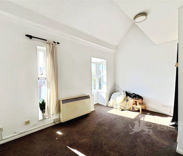 Colburn Crescent, Guildford, Surrey, GU4 7YZ - Photo 2