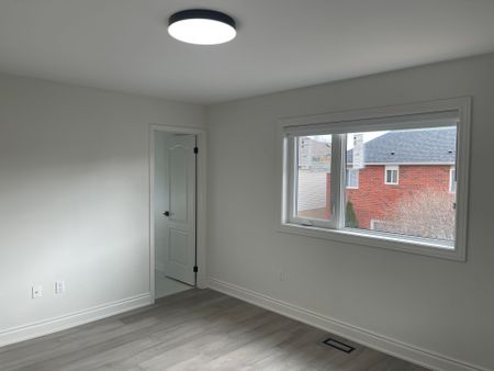 For Lease - 33 Springhurst Avenue Unit# Main, Brampton, Ontario - Photo 4