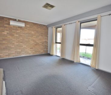 3 Bedroom House. 2 bathrooms. Air-conditioning. Spacious throughout... - Photo 1