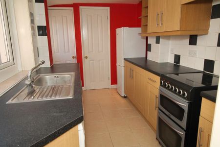 2 bedroom semi-detached house to rent - Photo 5