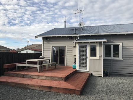 This well-presented three-bedroom, single-bathroom home offers comfortable and convenient living in a sought-after Hamilton location. - Photo 5