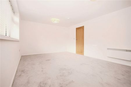 Christchurch Road, Virginia Water, Surrey, GU25 4AG - Photo 3