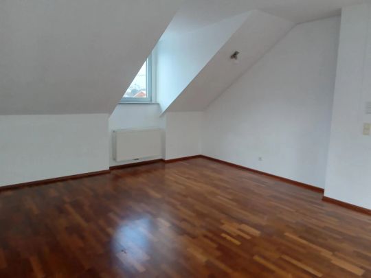 helle, freundliche 3-Zimmer Dachgeschoßwohnung im Zentrum von Aspach - Photo 1