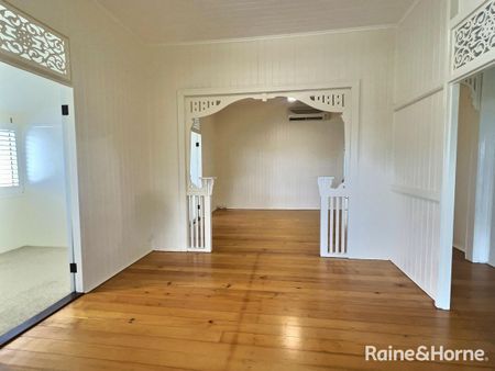 Neat & Comfortable Living in a Central Location! - Photo 2