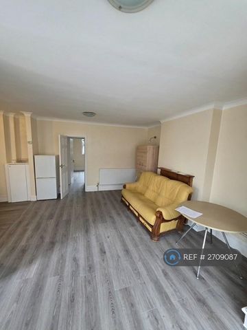 1 bedroom flat to rent - Photo 2