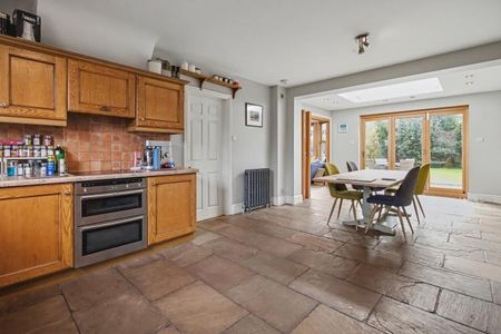 6 bedroom detached house to rent - Photo 5