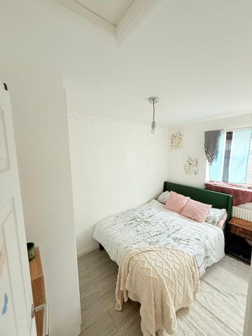 4 Bed Semi-Detached House, Almond Avenue, W5 - Photo 3