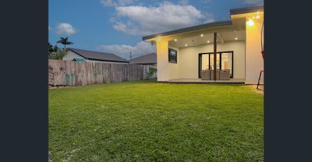 IMMACULATE FOUR BEDROOM HOME - Photo 5