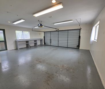 Spacious Three-Bedroom Home in Welcome Bay - Welcome Bay - Photo 6