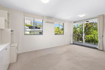 OVERSIZED APARTMENT IN PRIME EASTERN HILL POSITION - Photo 2