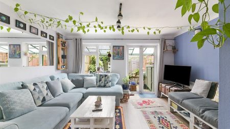 Iris Close, Surbiton - Photo 4