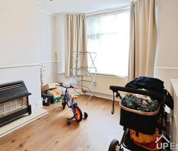 3 bedroom end of terrace house to rent - Photo 1