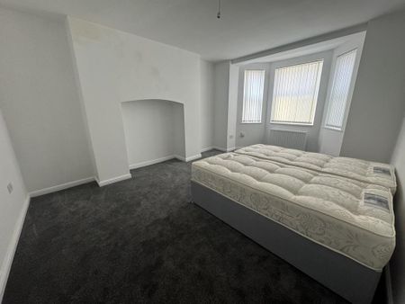 2 bedroom maisonette to rent - Photo 2