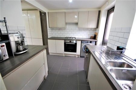 3 bedroom terraced house to rent - Photo 3