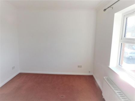 2 bedroom end of terrace house to rent - Photo 4