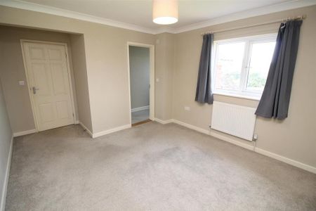 4 bedroom terraced house to rent - Photo 3