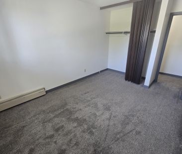 Spacious Two Bedroom unit on South Hill - Photo 5