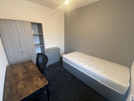 5 bedroom terraced house to rent - Photo 2