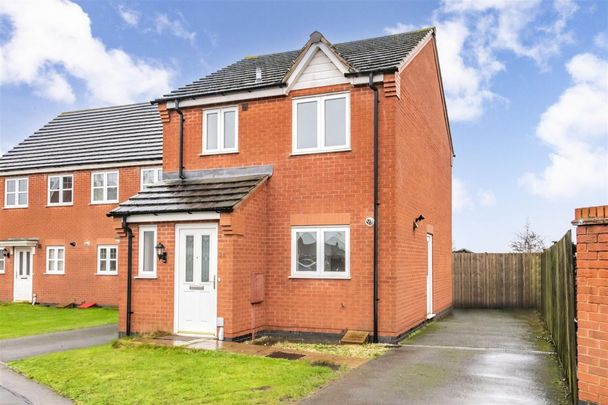 3 bed House - Detached To Let - Photo 1
